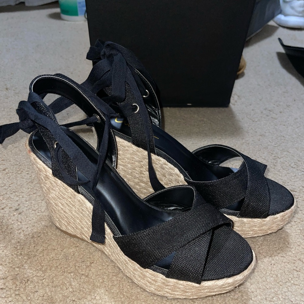Lulus Wedges - Picture 2 of 5